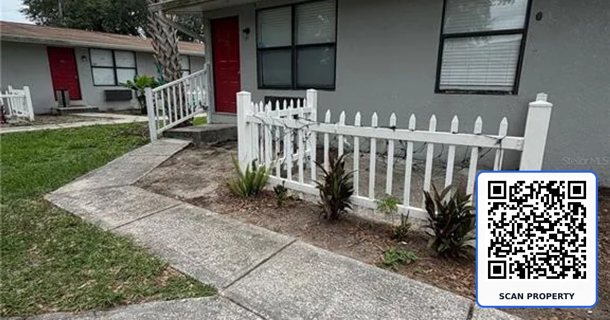 1400 STRAWBERRY PLACE UNIT 33 property photo