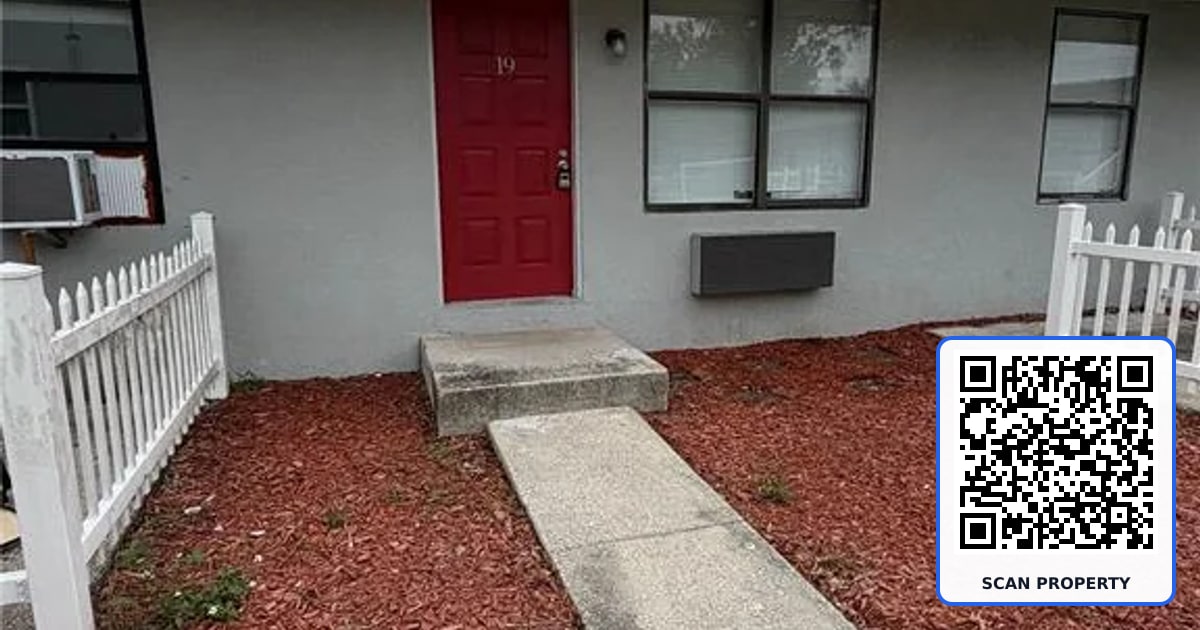 1400 STRAWBERRY PLACE UNIT 19 property photo