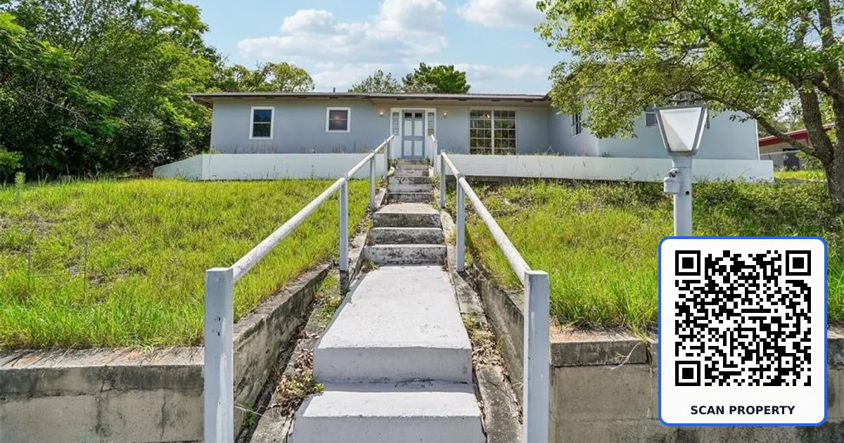 1090 EDGEHILL AVE property photo