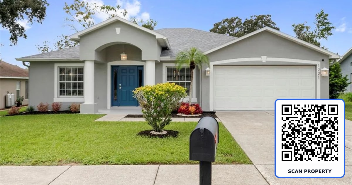 1221 OVERLAND DRIVE property photo