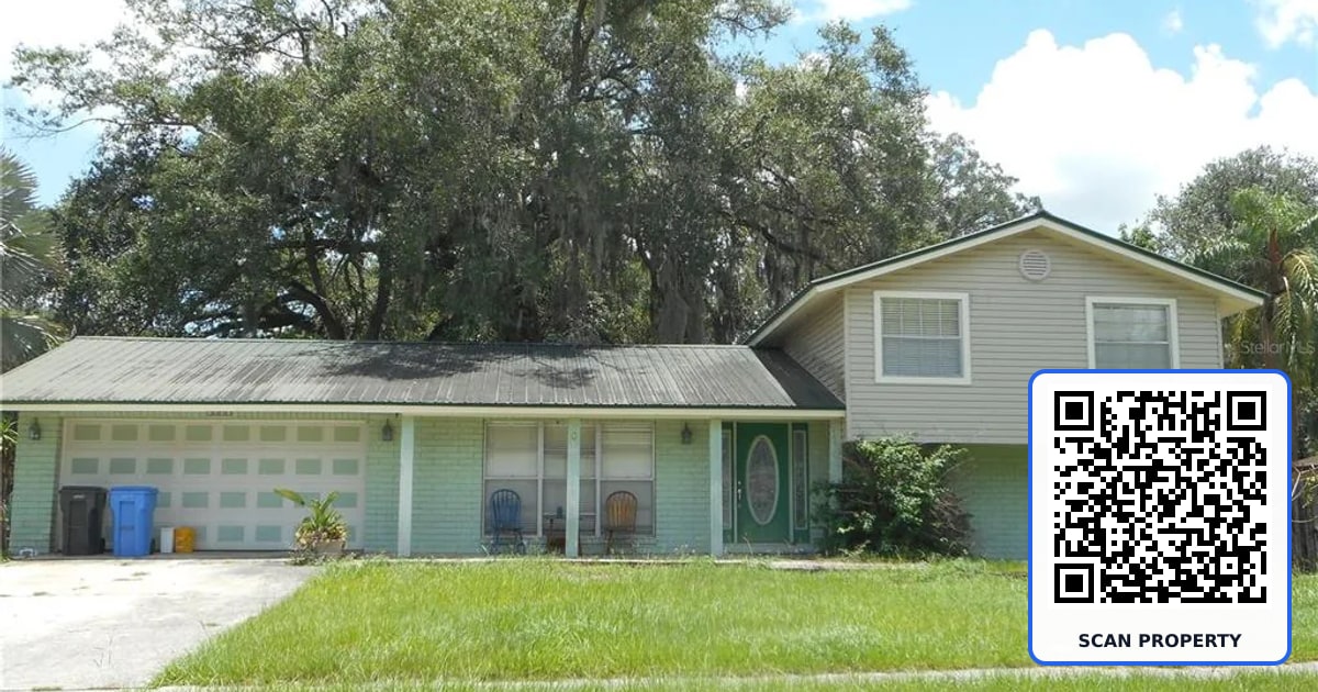 1203 LAKE VALRICO LANE property photo