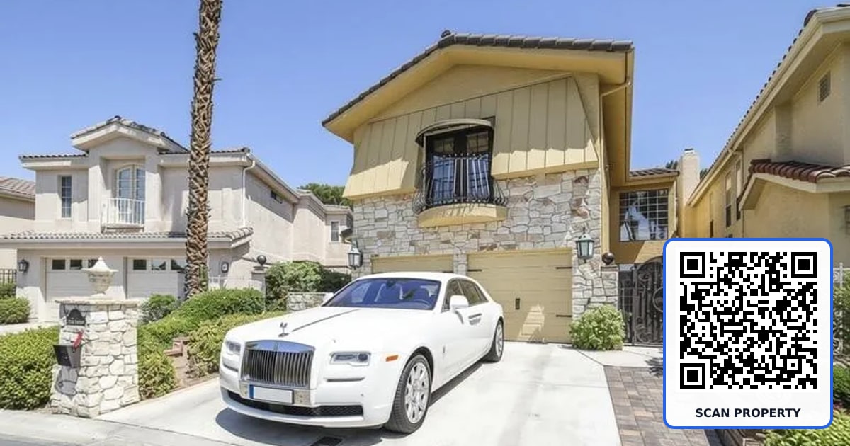 2863 Queens Courtyard Drive property photo