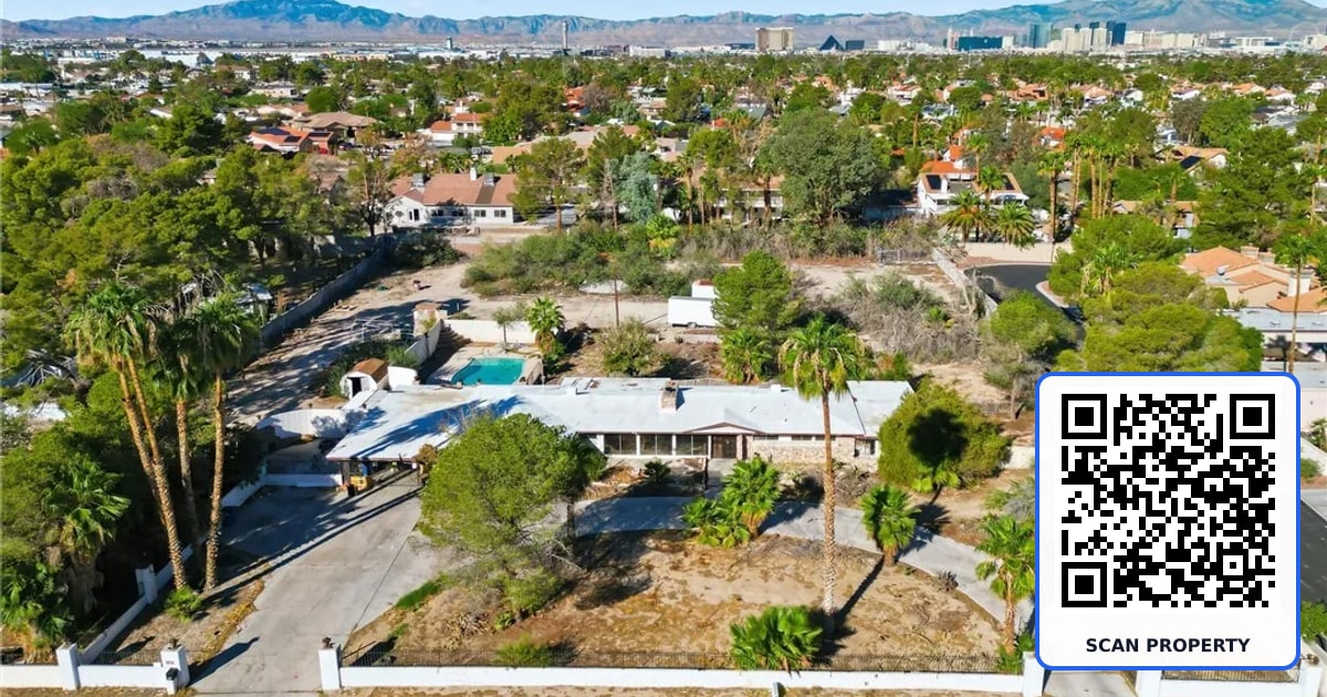 5517 Oak Street property photo