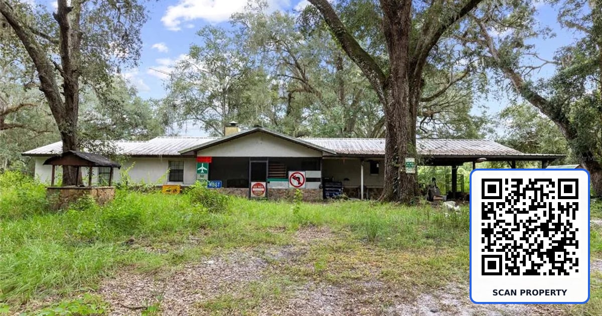 935 CR 738E property photo