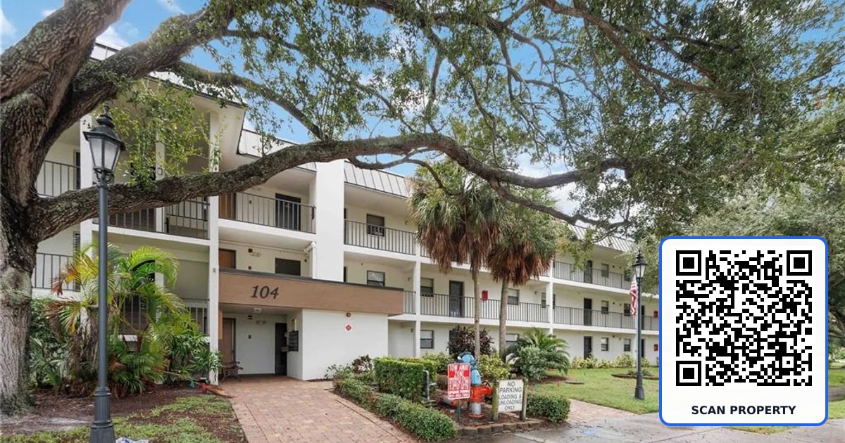 104 CAPRI ISLES BOULEVARD UNIT 301 property photo