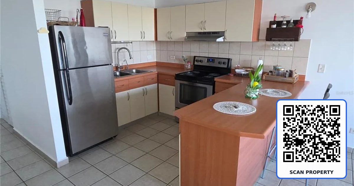 COND PUERTA DE LA BAHÍA UNIT 610 property photo