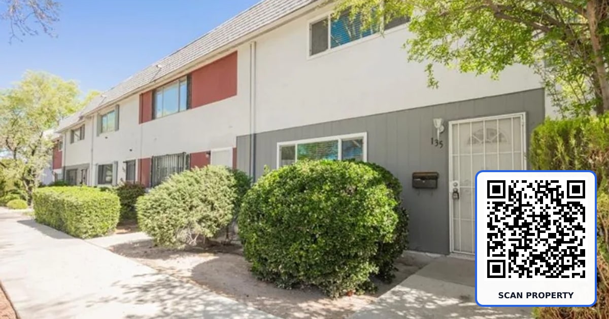 135 Greenbriar Townhouse Way property photo