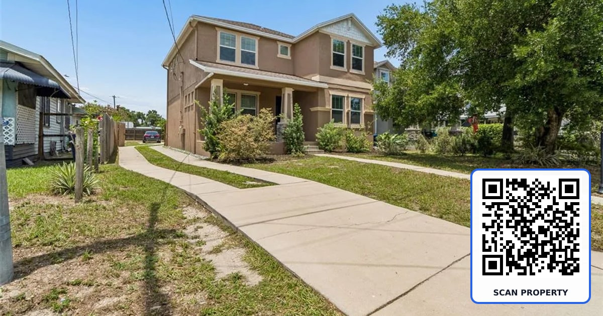 1216 E GIDDENS AVE property photo