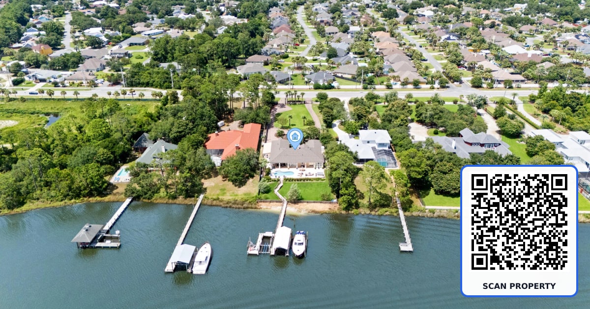 8203 N Lagoon Drive property photo