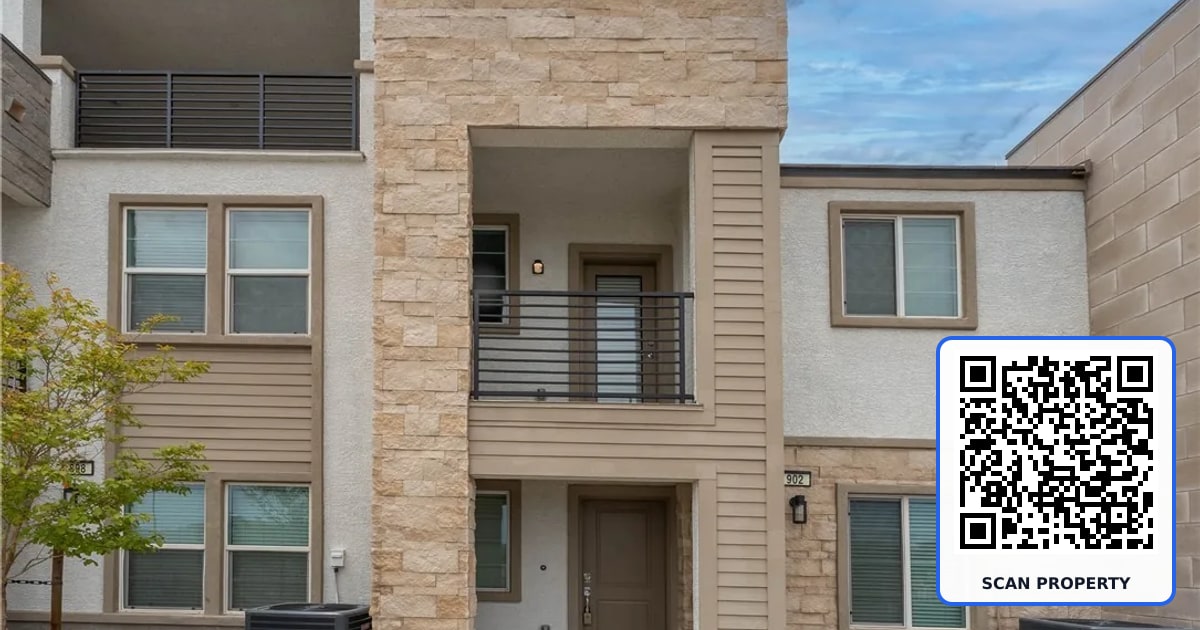 902 Bronzite Street property photo