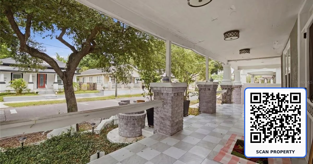 2132 W BEACH STREET property photo